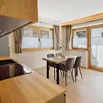 Alpi Flo Chalet *