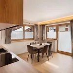 Alpi Flo Chalet *
